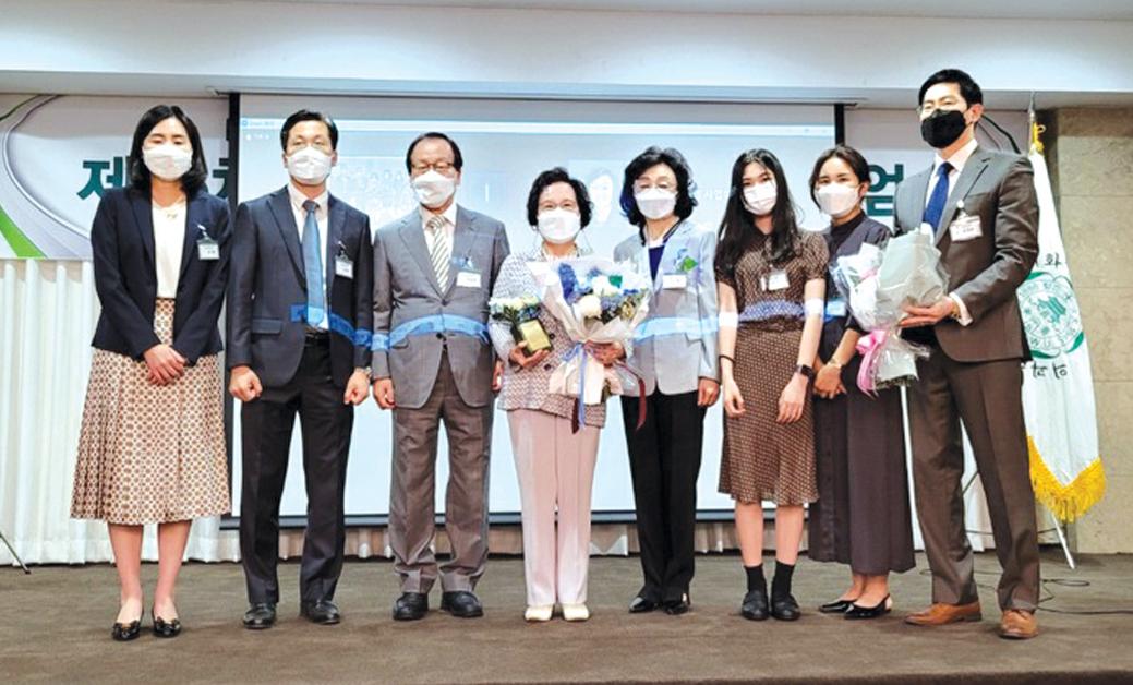 이화의대 동창회 '박에스더상' 김화숙(20기) 원장 수상 언론에 비친 동문소식